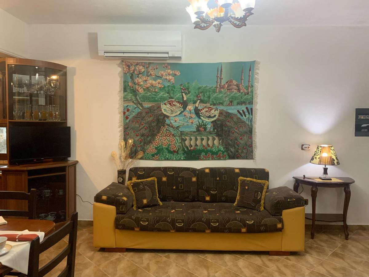 Vila Demaj! Free Parking Берат Екстериор снимка
